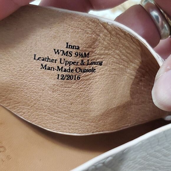 Gentle Souls Inna Leather Wedge, Women’s Embossed Sandal, Size 9.5 - Picture 6 of 9